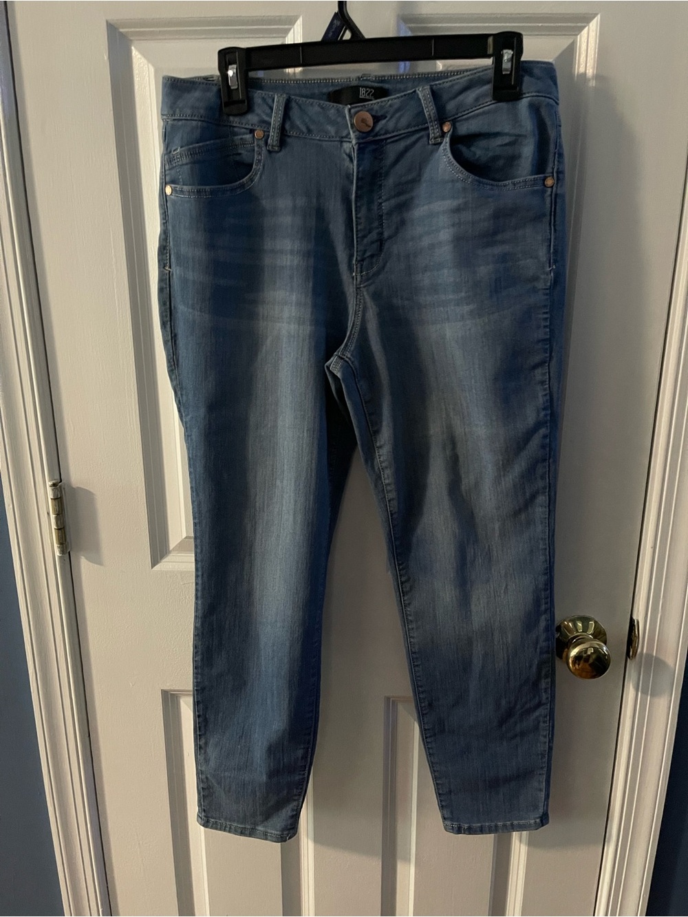 1822 Denim Light Blue Ankle Crop Jeans